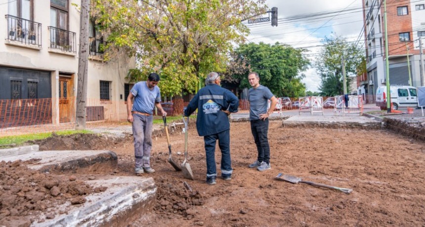 Abella supervis&oacute; obras de bacheo de hormig&oacute;n en el casco urbano