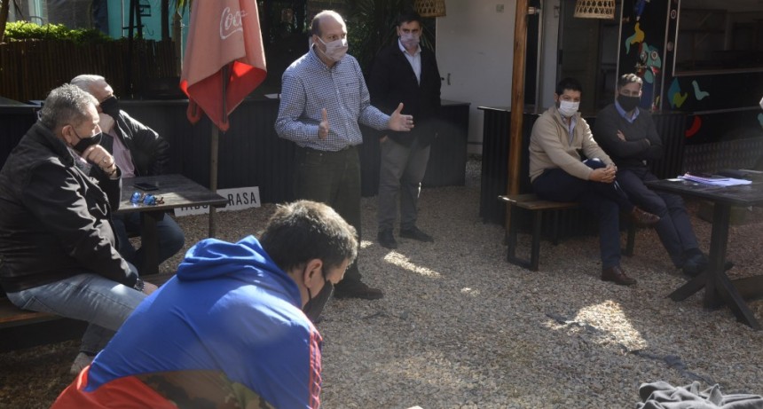   Funcionarios se reunieron con gastronómicos para analizar los alcances del decreto presidencial   