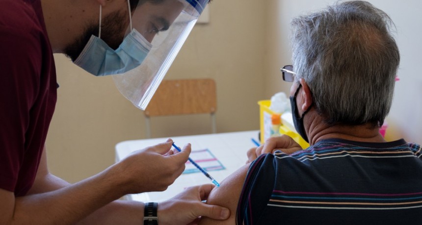 La población extranjera podrá inscribirse en la campaña de vacunación bonaerense