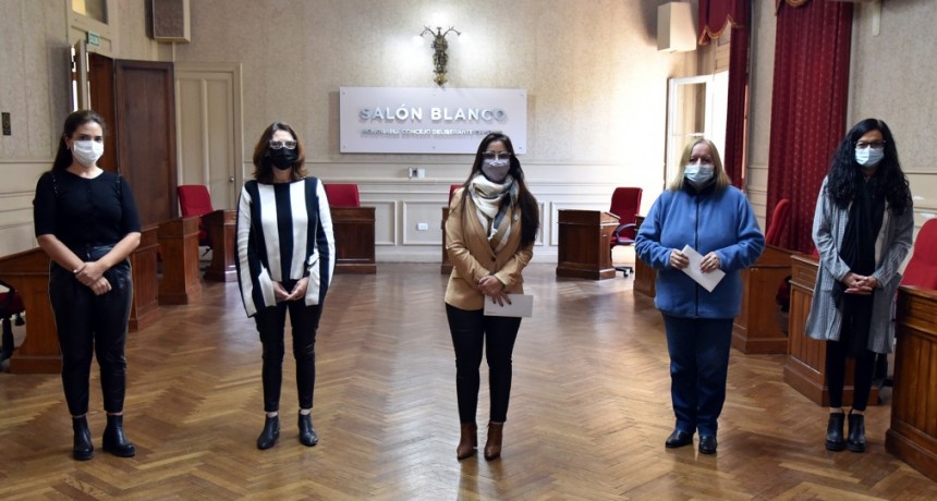 El HCD reconoció a dos escritoras que participaron de un concurso literario internacional