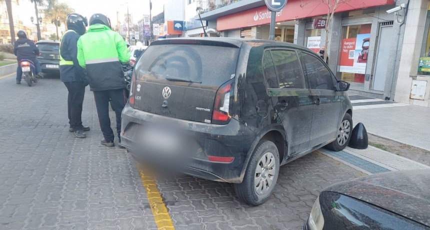 Recuerdan que está prohibido estacionar a 45° en la ciudad