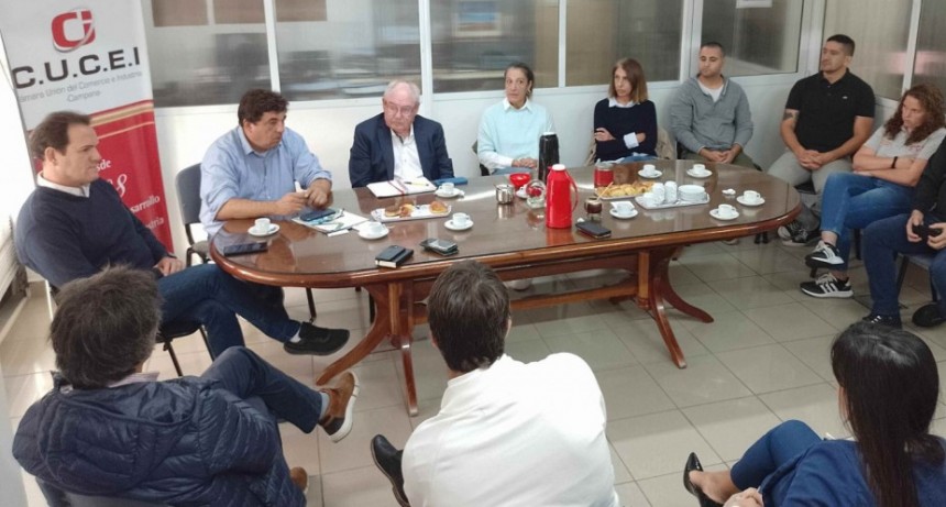 CUCEI : DESAYUNO DE TRABAJO CON EMPRESARIOS PYMES