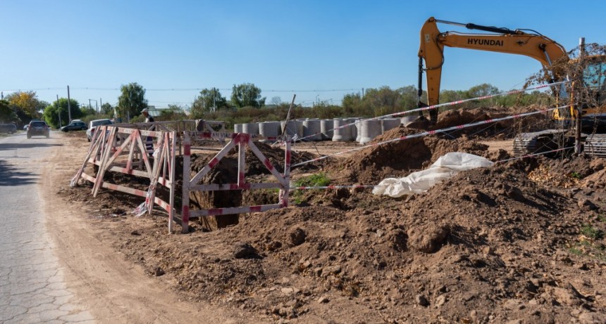 Don Francisco: avanza la obra hidráulica que posibilitará sacar las zanjas y construir pavimento con cordón cuneta