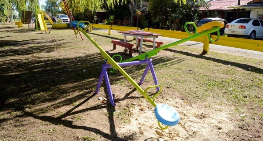 Con fondos del Presupuesto Participativo, mejoran plazas en barrios de la ciudad