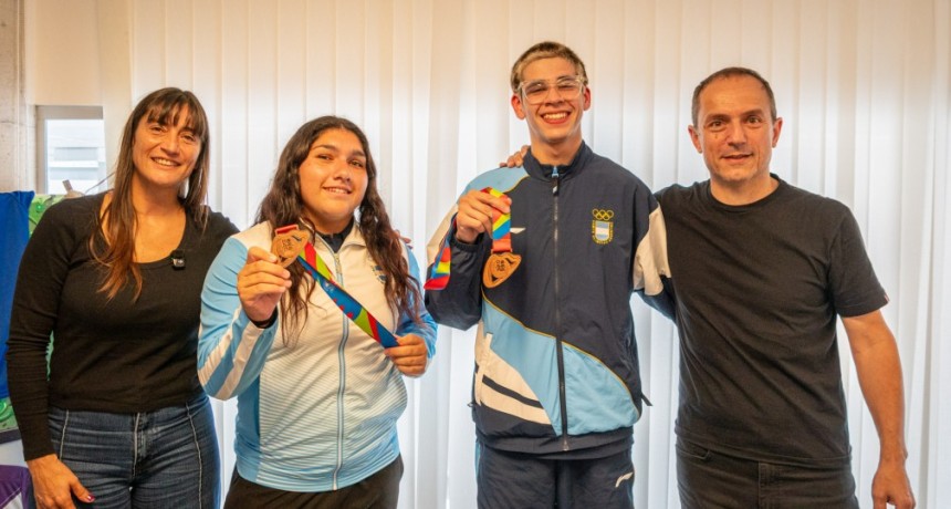 Abella recibi&oacute; a otros dos medallistas de los Juegos Suramericanos de la Juventud