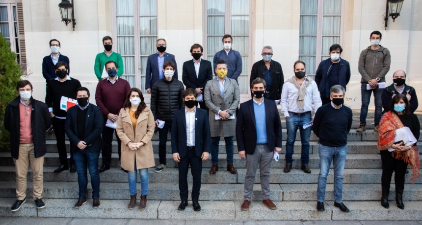 Kicillof mantuvo un encuentro con intendentes de la primera sección