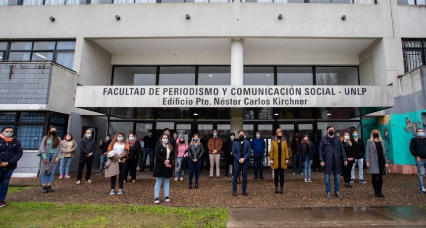 Kicillof visitó el Centro de Telellamadas de la UNLP que realiza seguimiento a contactos estrechos de COVID-19