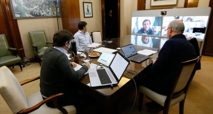 Kicillof realizó teleconferencias con los intendentes del AMBA
