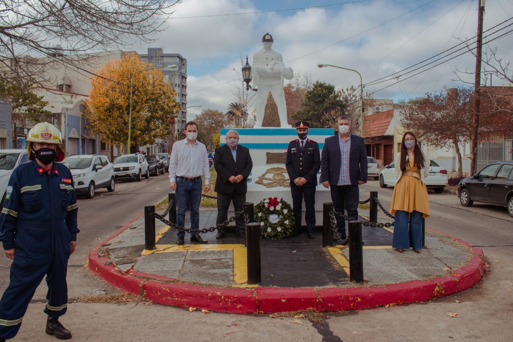 El Intendente acompañó a los Bomberos Voluntarios en su día   