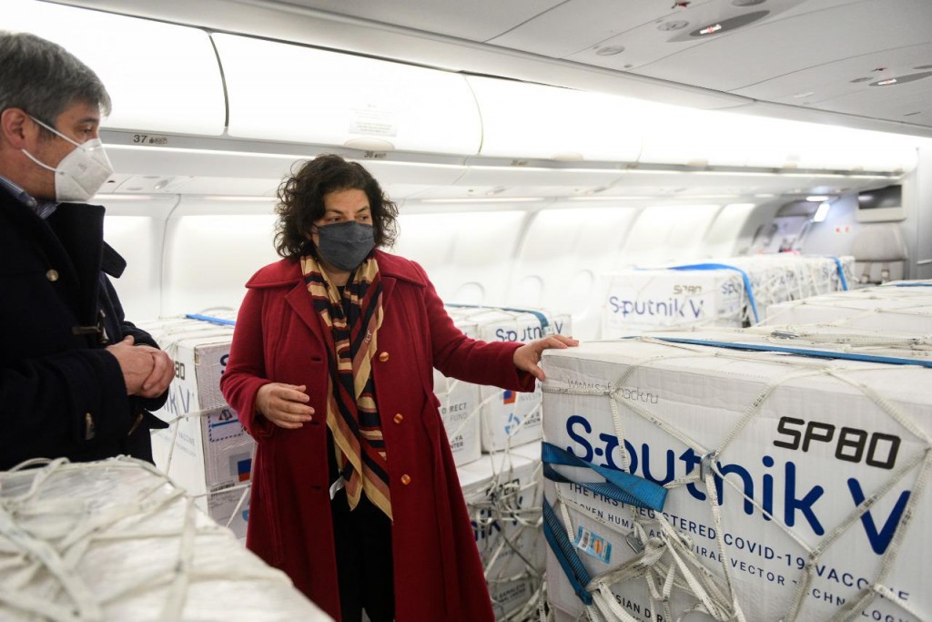 Argentina ya cuenta con 18.450.150 vacunas: llegaron esta noche 818.150 dosis 1 de Sputnik V contra el Covid-19 