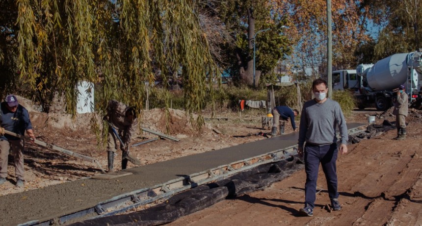 El Municipio construye los senderos internos de la Nueva Costanera