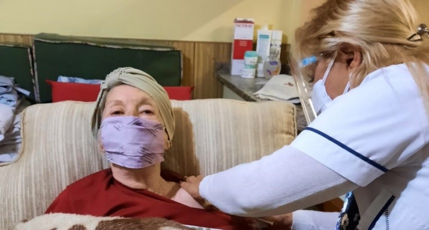 Comenzó la vacunación a personas  con problemas de movilidad