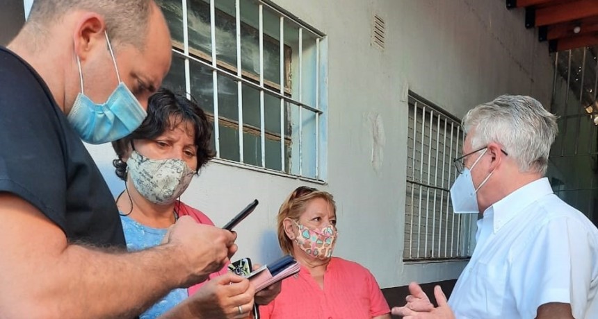 Romano seguirá con la campaña de vacunación, aunque a Abella le moleste