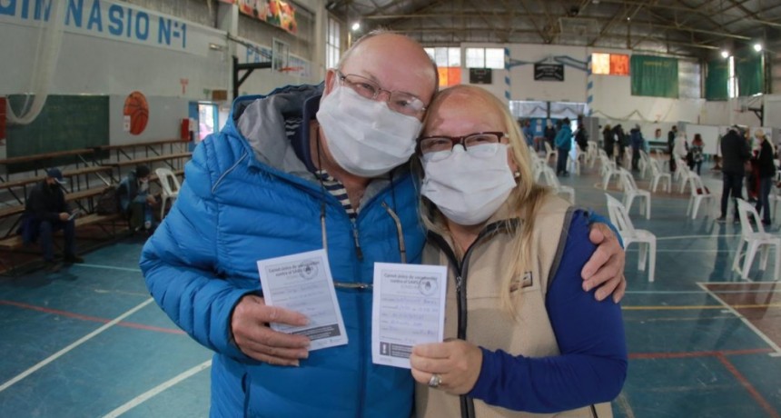 CASI EL 90 % DE LAS PERSONAS MAYORES DE 60 AÑOS CUENTAN CON LA PRIMERA DOSIS DE VACUNA CONTRA COVID-19