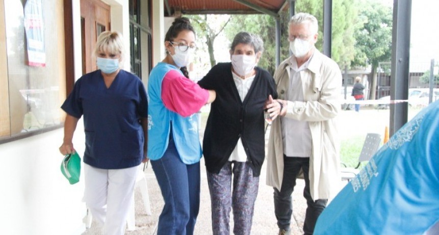 Abella no tiene idea de cómo funcionan  las postas de vacunación