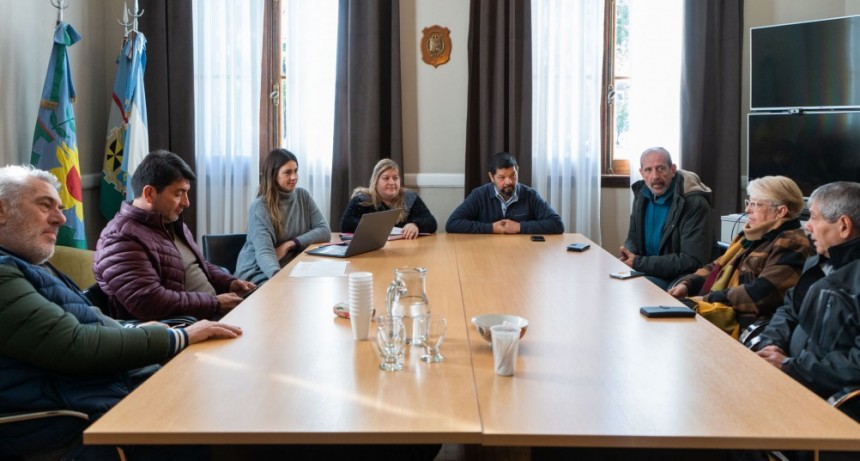 El Intendente acordó con el sindicato municipal un nuevo incremento salarial y el pase a planta permanente de trabajadores
