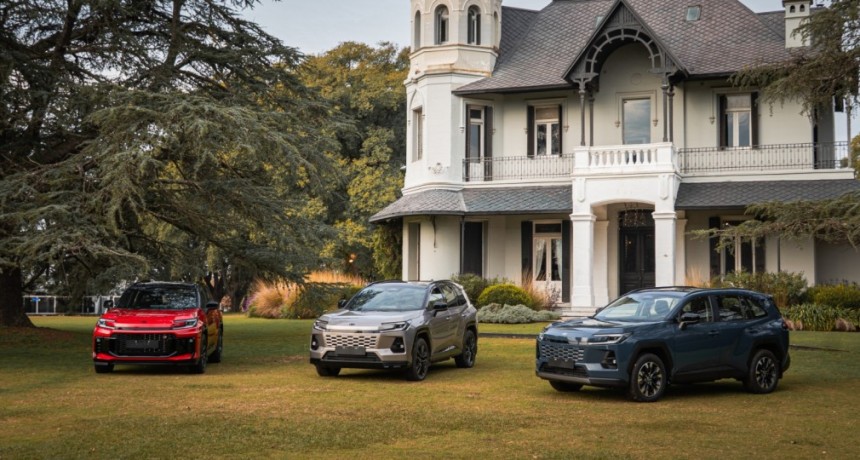 Toyota ampl&iacute;a su line-up de electrificados en Argentina bajo su visi&oacute;n Beyond Zero: nueva RAV4 h&iacute;brida enchufable y su primer veh&iacute;culo 100% el&eacute;ctrico, el nuevo bZ4X