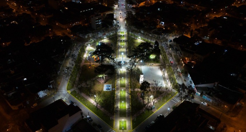 El Municipio renov&oacute; por completo el sistema de iluminaci&oacute;n con tecnolog&iacute;a LED de la Plaza Italia