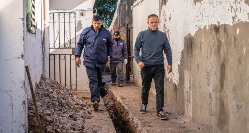 Las Acacias: el Municipio realiza las &uacute;ltimas conexiones domiciliarias de la primera etapa de la hist&oacute;rica obra de cloacas
