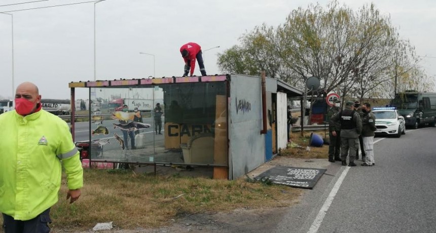 Desalojaron a puesteros que estaban al costado de Ruta 9 y habían iniciado construcciones