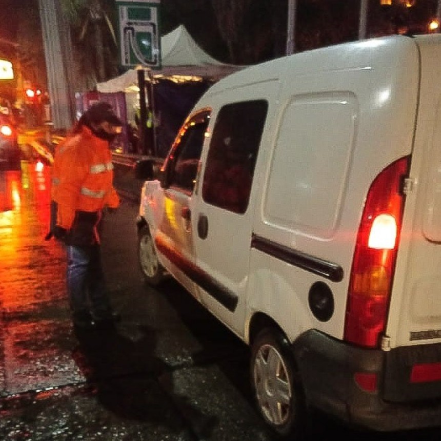 Impiden el ingreso de vecinos de otras localidades que vienen a bares y restaurantes locales