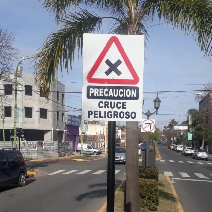 Instalan 50 carteles de cruce peligroso en lugares de siniestralidad vial