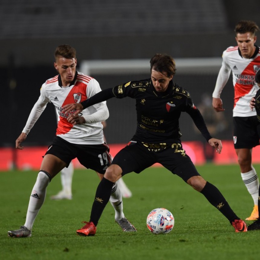 Colón sorprendió a River en el debut 