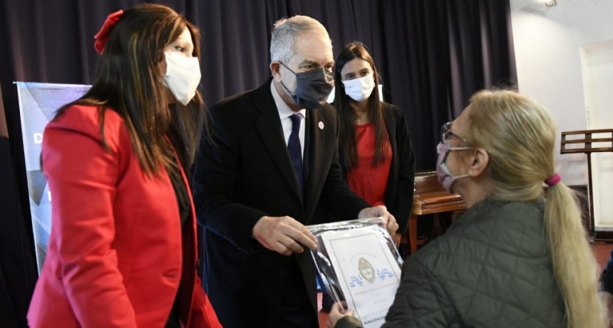 La Provincia continúa con la entrega de 8000 escrituras, y 136 fueron entregadas en Campana