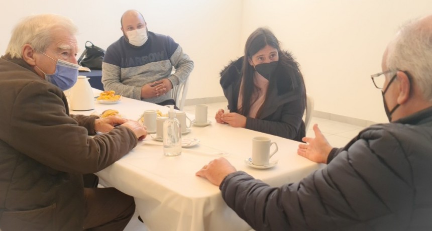Elisa Abella inició el ciclo de encuentros “Merienda con historia” 