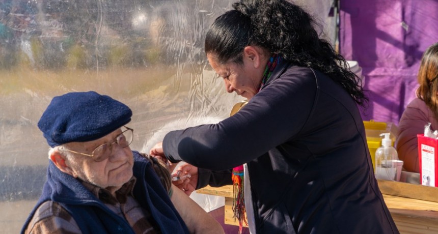 Habrá un nuevo operativo de vacunación en el “El Mercadito” de plaza España