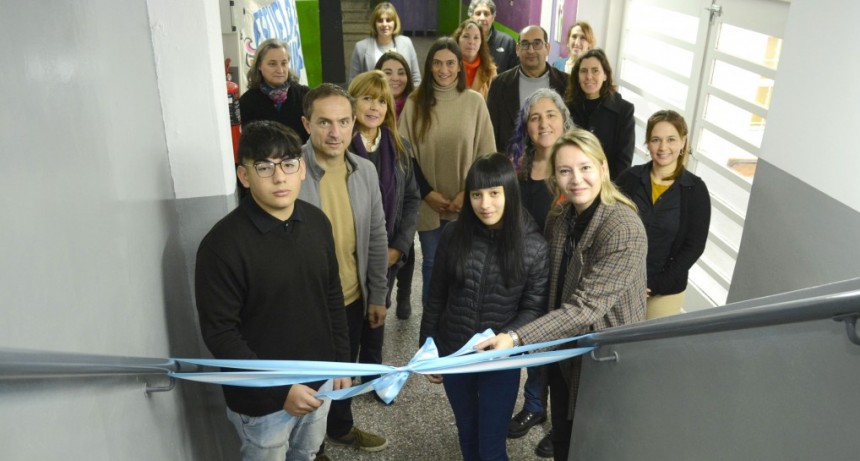 Junto a los alumnos, Abella inauguró obras de ampliación en la Escuela Secundaria Nº19
