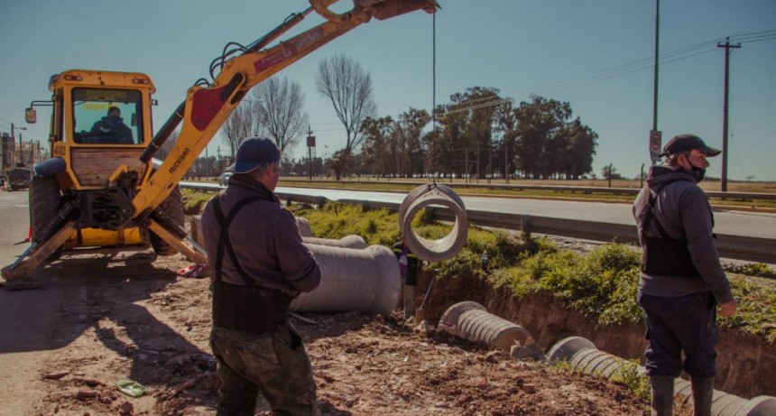 Entuban parte de la colectora Yaquemé para hacer un estacionamiento 