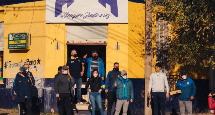 La peña Campana es de Boca junta juguetes por el Día del Niño