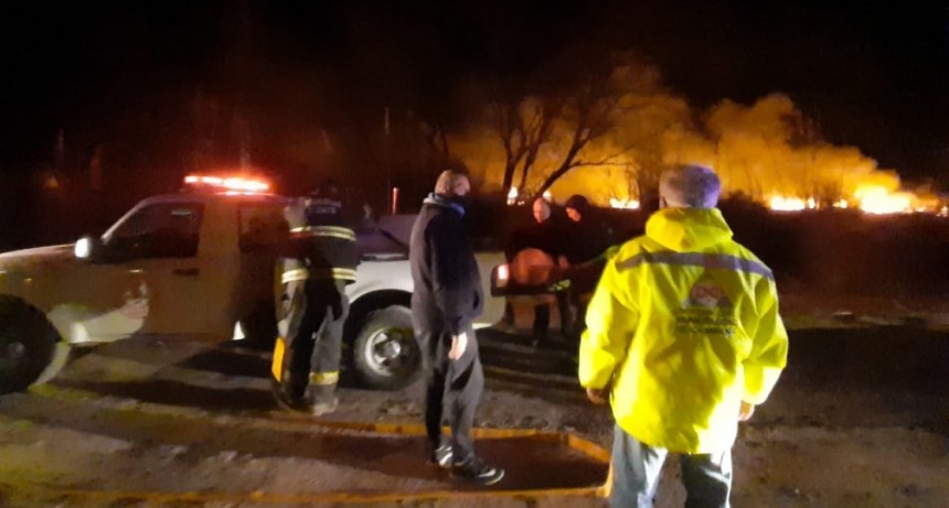 Defensa Civil colabora en el despliegue del operativo para combatir los incendios en la isla 