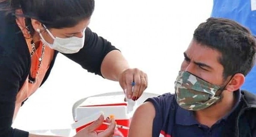 Cientos de vecinos se sumaron a la vacunación itinerante en los barrios