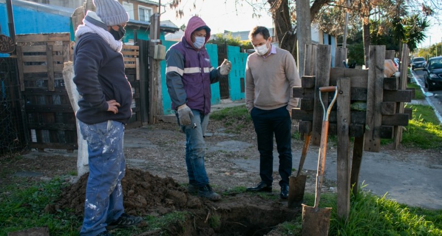 Veinte familias del barrio Del Pino ya regularizaron las conexiones cloacales de sus domicilios 