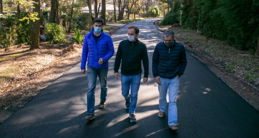 El plan de asfalto del Municipio llegó también al barrio Parque Natura 