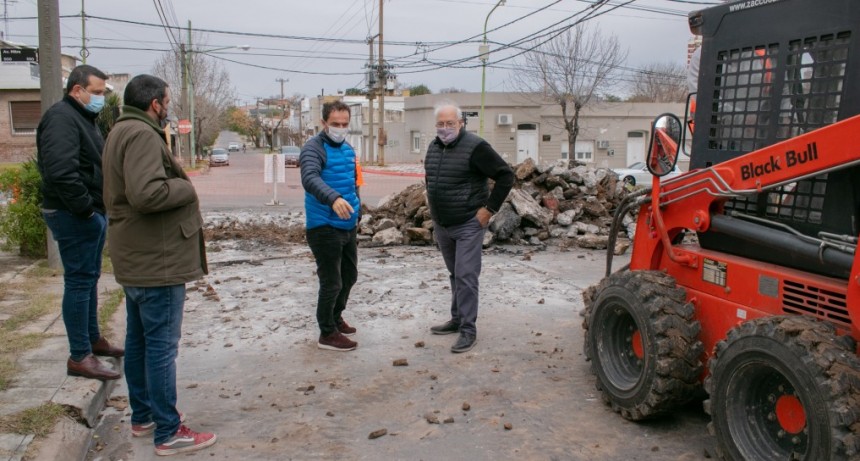 El Intendente supervisó el inicio de un nuevo plan de bacheo de hormigón en el casco urbano