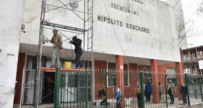 Comenzaron los trabajos de pintura en edificios escolares 