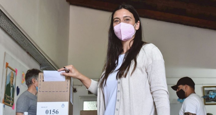 ELISA ABELLA VOTÓ Y AGRADECIÓ A TODOS LOS FISCALES Y AUTORIDADES DE MESA POR SU COMPROMISO