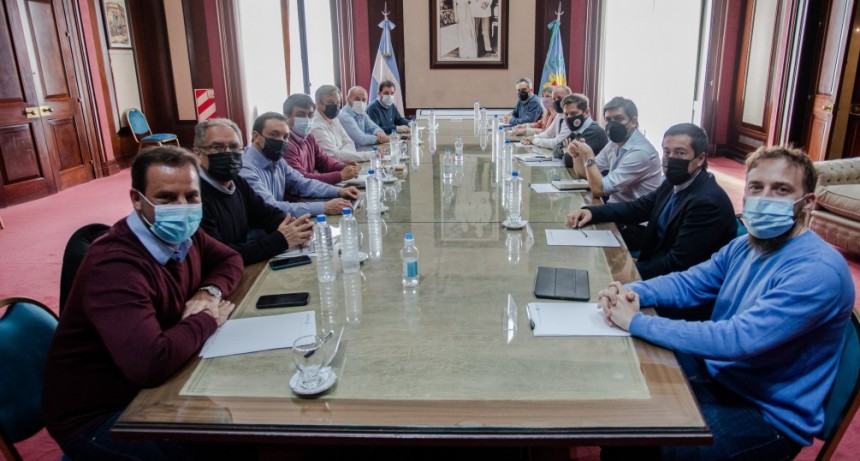 Kicillof se reunió con intendentes de la primera y tercera sección electoral 