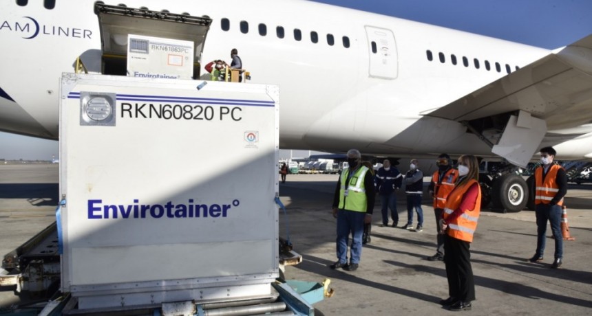 ARRIBARON AL PAÍS DOS NUEVOS CARGAMENTOS CON 1.632.000 VACUNAS DE SINOPHARM