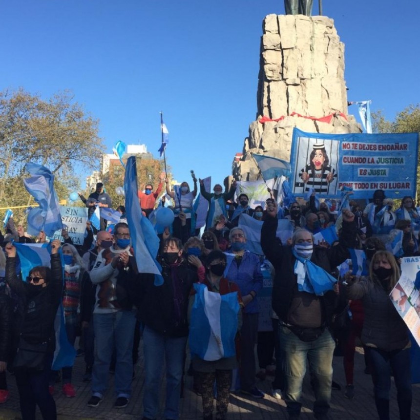 La marcha del 12 de octubre tuvo gran movilizacion en diferentes puntos del Pais