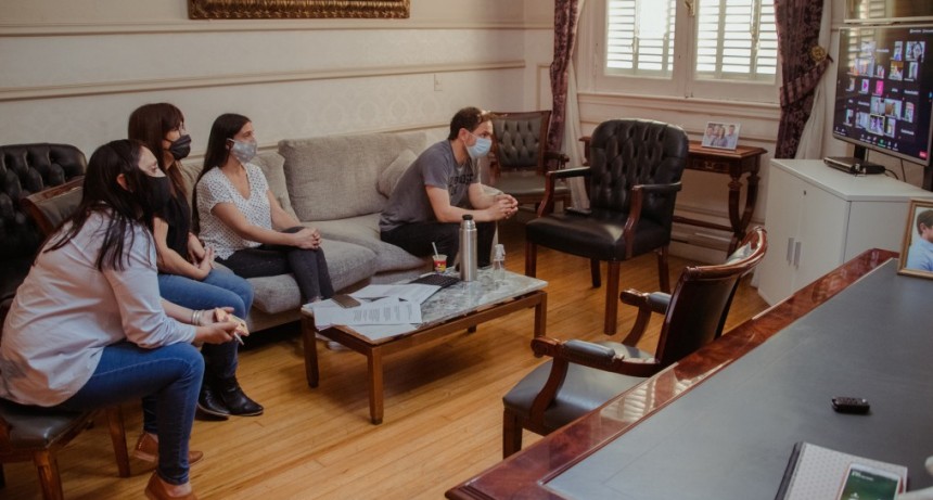 Abella encabezó una reunión virtual con eje en la educación