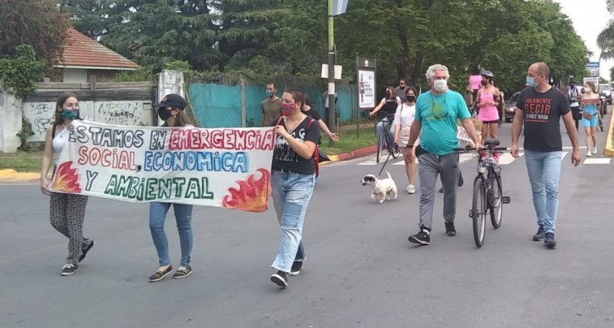 Colella  : La gente salió a la calle para impedir  que sigan contaminando la Ciudad