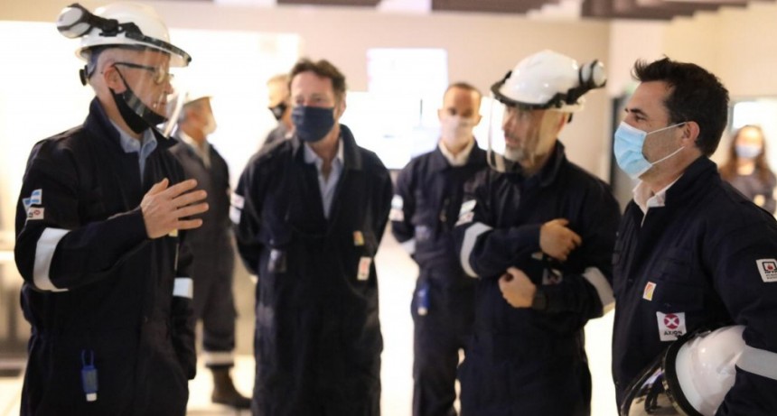 El secretario de Energía de la Nación visitó  la refinería de AXION energy en Campana 