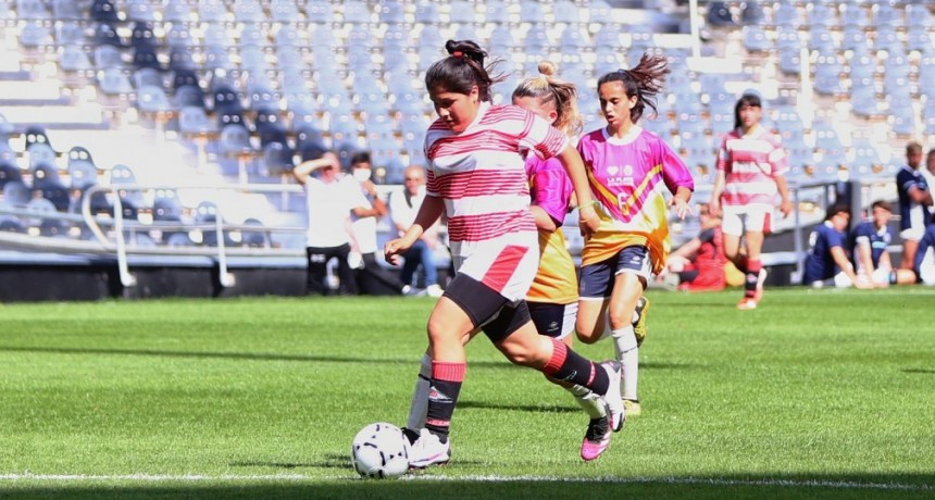 ESTADIO ÚNICO : Juegos Bonaerenses Kicillof asistió a las semifinales del torneo de fútbol femenino 