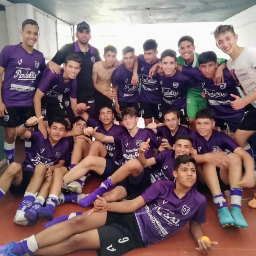 Los juveniles violetas jugaron frente a F.C.Oeste
