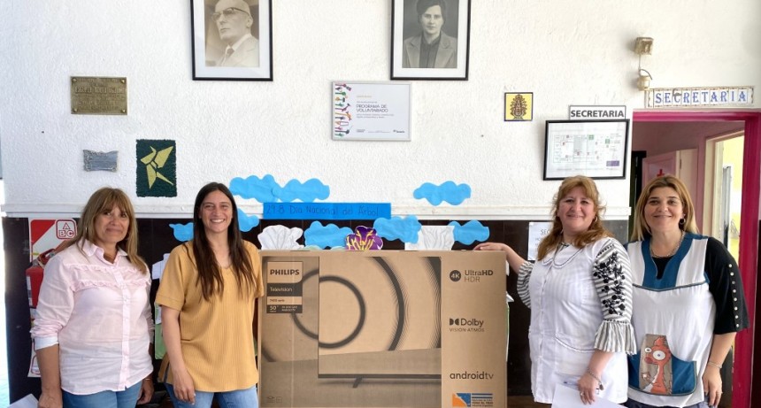 Importante entrega de electrodomésticos, material deportivo y artículos de librería a instituciones educativas