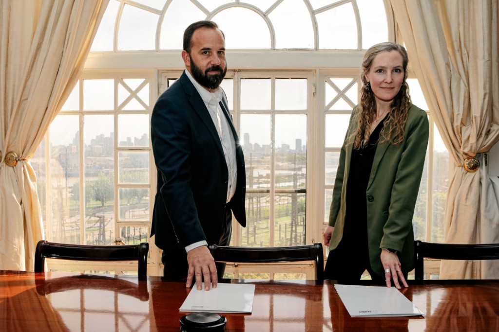 AXION energy firma con Central Puerto un acuerdo para la provisión de energía renovable para su refinería